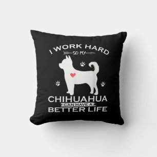 Ich arbeite hart, damit mein Chihuahua-Hund besser Kissen