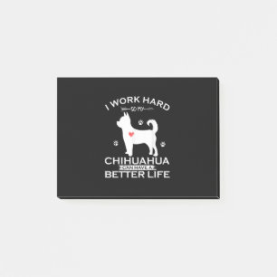 Ich arbeite hart, damit mein Chihuahua-Hund besser Post-it Klebezettel