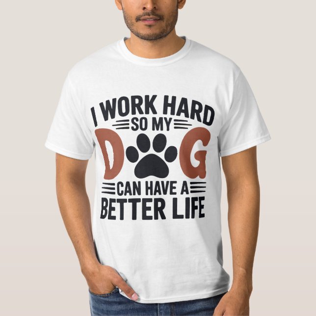 Ich arbeite hart, damit mein Hund besser lebt - Mä T-Shirt (Vorderseite)