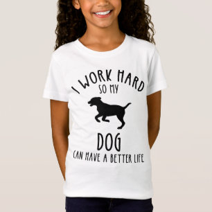 Ich arbeite hart, damit mein Hund ein besseres Leb T-Shirt