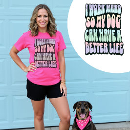 Ich arbeite hart, damit mein Hund ein besseres Leb T-Shirt