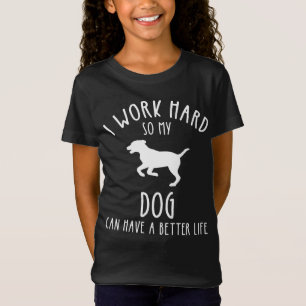 Ich arbeite hart, damit mein Hund ein besseres Leb T-Shirt