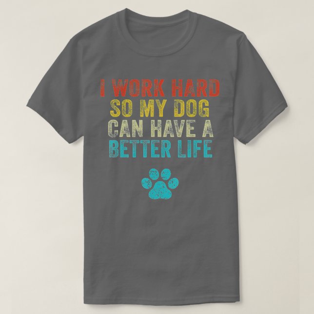 Ich arbeite hart, damit mein Hund eine Vinta besse T-Shirt (Design vorne)