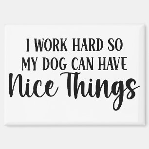 Ich arbeite hart, damit mein Hund schöne Dinge hab Magnet