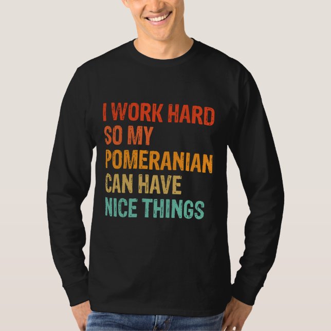 Ich arbeite hart, damit mein Spitz schöne Dinge ha T-Shirt (Vorderseite)