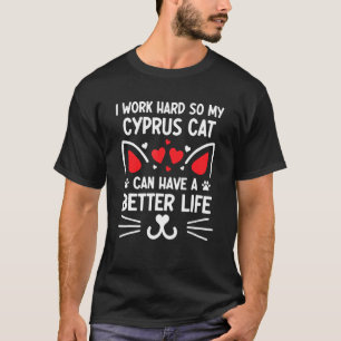 Ich arbeite hart, damit meine Zypern-Katze ein bes T-Shirt