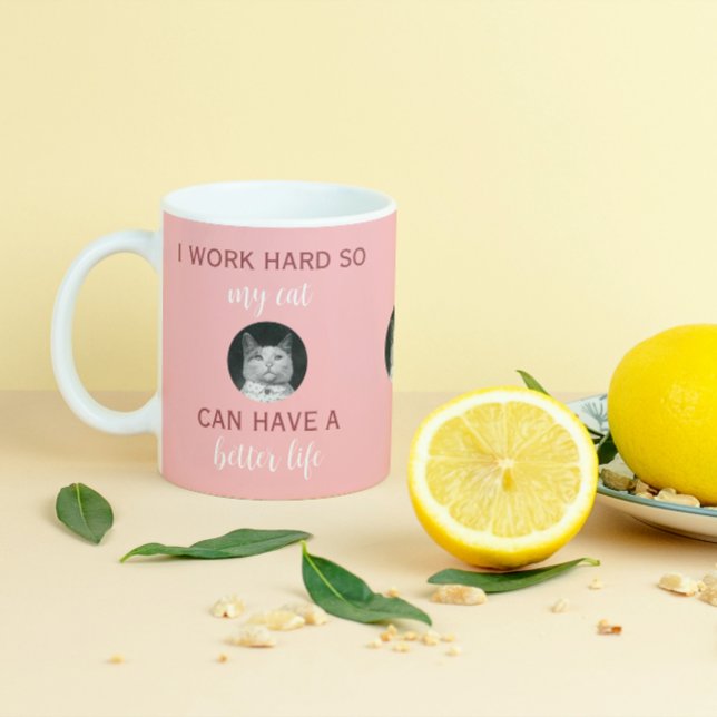 Ich arbeite hart - Foto personalisierbar Kaffeetasse (Von Creator hochgeladen)