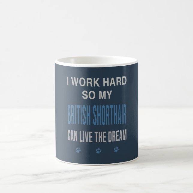 Ich arbeite hart für meine Britisch Kurzhaar Kaffeetasse (Mittel)