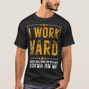 Ich arbeite hart, weil Millionen von Sozialhilfe v T-Shirt