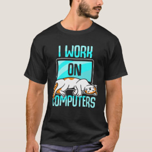 Ich arbeite mit Computern WFM Katze Mama Papa Kätz T-Shirt