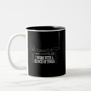 Ich arbeite mit einer Reihe von Werkzeugen - Funny Zweifarbige Tasse