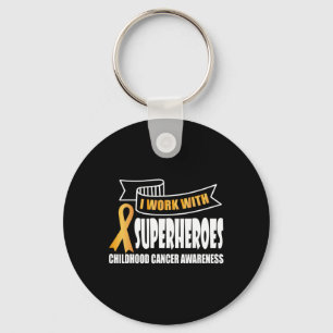 Ich arbeite mit Superhelden Childhood Cancer Ribbo Schlüsselanhänger