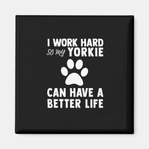 Ich arbeite schwer, also kann meine Yorkie Tatze Magnet