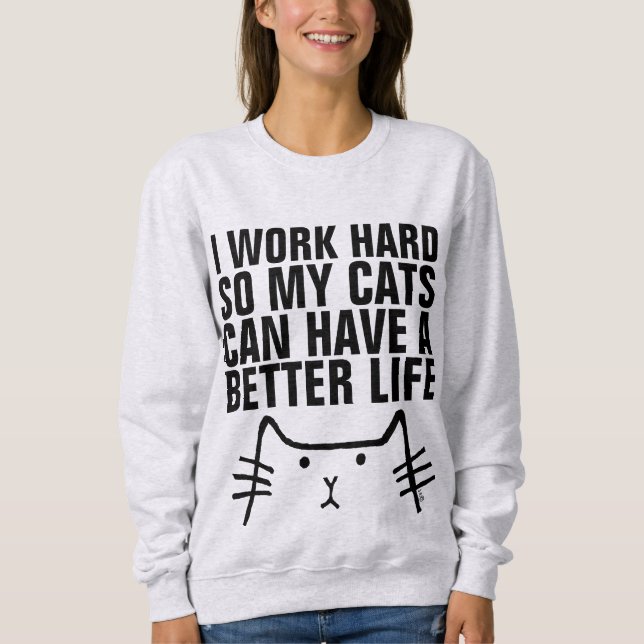 ICH ARBEITEE SCHWER, DAMIT KATZEN BESSER LEBEN KÖN SWEATSHIRT (Vorderseite)