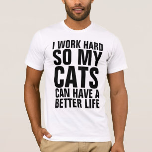 ICH ARBEITEE SCHWER, DAMIT KATZEN EINEN BESSEREN L T-Shirt