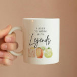 Ich arbeitete früher mit Personalisiertem Rentenal Kaffeetasse<br><div class="desc">Tasse für Altersvorsorge: Früher arbeitete ich mit Legenden. Feiern Sie mit dieser modernen, Minimalistischen Cocktail Retirement Party Collection stilvoll das nächste Kapitel! Dieses Design eignet sich ideal, um jeden zu ehren, der in die aufregende Welt der Pensionierung eintaucht. Freuen Sie sich auf einen eleganten Schriftart mit Handschrift und drei aufregenden...</div>