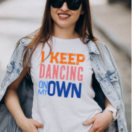 Ich behielt auf meiner eigenen Retro Typoqraphy-Mu T-Shirt