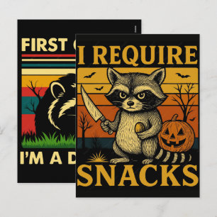 Ich benötige Snacks Lustiger Halloween-Waschbär-Me Feiertagspostkarte