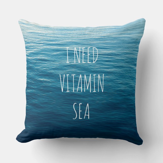 ICH BENÖTIGE VITAMIN-MEER - Pillow mit Kissen (Vorderseite)