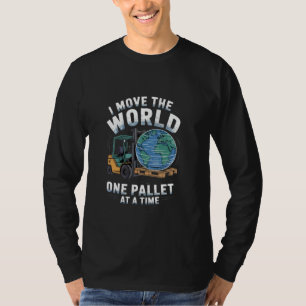 Ich bewege die Welt einen Palettenstapel nach dem  T-Shirt