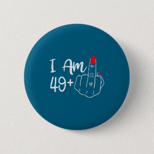 Ich bin 49 Plus 1 Mittelfinger Lustiger 50. Geburt Button