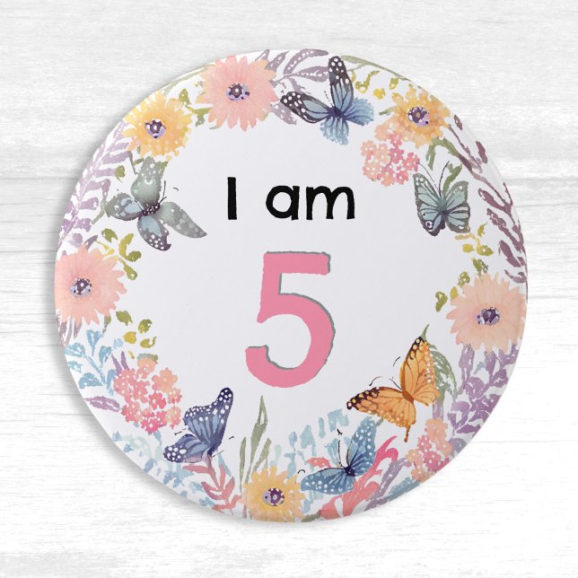 Ich bin 5 wunderschöne Blumenschmetterling-Button- Button (A very pretty pin button badge with 'I am 5' words, and a border of flowers and butterflies)