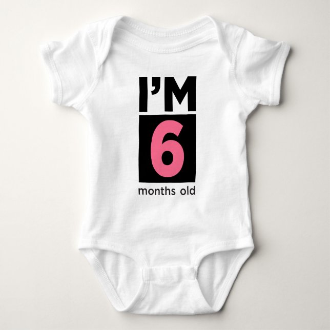 Ich bin 6 Monate alt rosa Baby Strampler (Vorderseite)