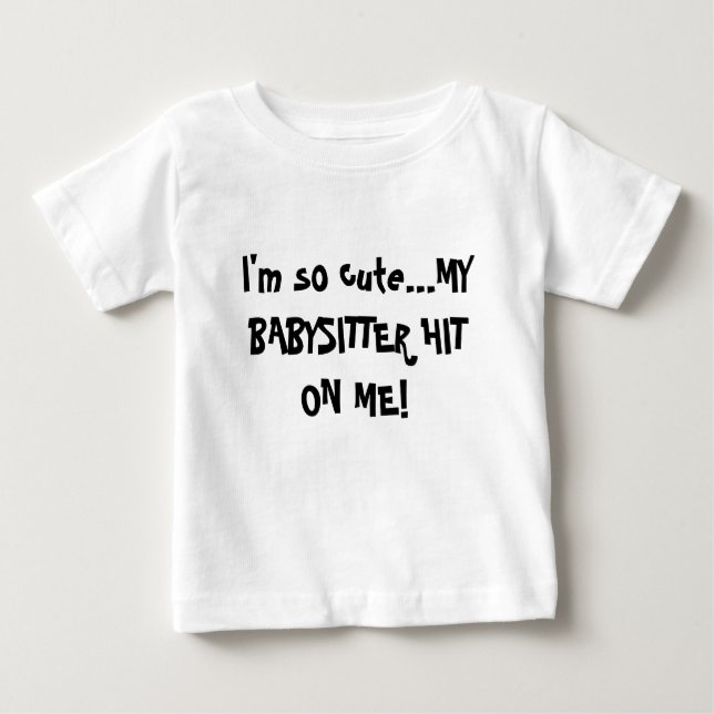 Ich bin, also niedlich schlug mein Babysitter auf Baby T-shirt (Vorderseite)