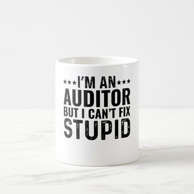 Ich bin Auditor, aber ich kann den Dummkopf nicht  Kaffeetasse (Mittel)