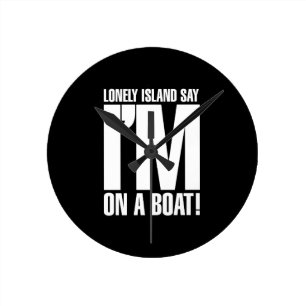 Ich bin auf einem Boot Runde Wanduhr