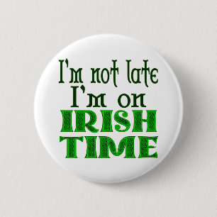 Ich bin auf Irish Time Funny Sprichwort Button