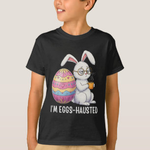 Ich bin ausgelassen Sleepy Bunny Holding eine Kaff T-Shirt