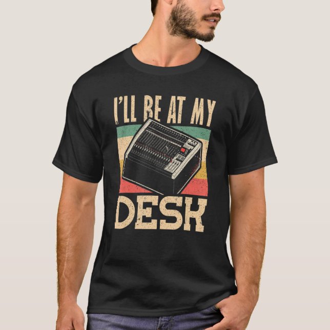 Ich bin bei My Desk Audio Engineer T-Shirt (Vorderseite)