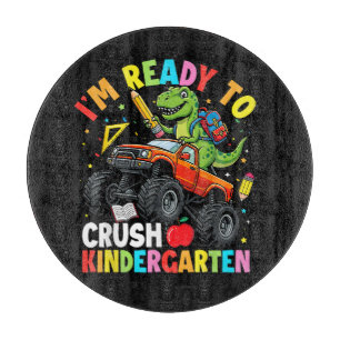 Ich bin bereit, den ersten Tag im Kindergarten zu Schneidebrett
