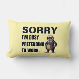 Ich bin beschäftigt und tue so, als ob ich ein Kis Lendenkissen