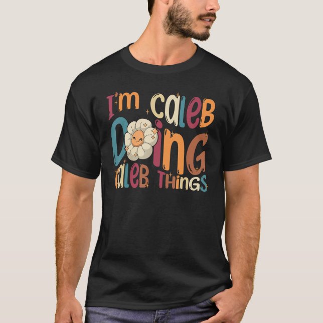 Ich bin Caleb und mache Caleb Dinge  Groovy Retro  T-Shirt (Vorderseite)