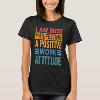 Ich bin damit beschäftigt, eine positive Arbeitsei T-Shirt