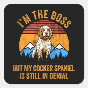 Ich bin der Boss, aber mein Cocker Spaniel ist imm Quadratischer Aufkleber