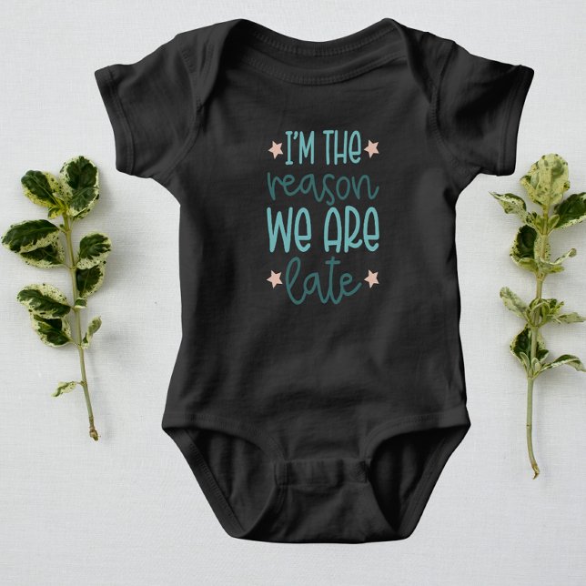 Ich bin der Grund, warum wir zu spät Baby Bodysuit Baby Strampler (Von Creator hochgeladen)