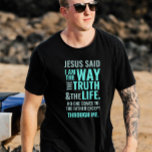 Ich bin der Way T - Shirt in Pastellfarben<br><div class="desc">Christlicher T - Shirt mit dem biblischen Vers von Johannes 14:6 Jesus sagte ihm: "Ich bin der Weg, die Wahrheit und das Leben. Niemand kann zum Vater kommen, außer durch mich." Die Verse sind in blauen Pastellfarben und in gemischter Kalligraphie & minimalistischer Typografie. Dieses trendige, moderne Design ist das perfekte...</div>