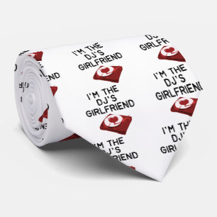 Ich bin die Freundin des DJ Krawatte