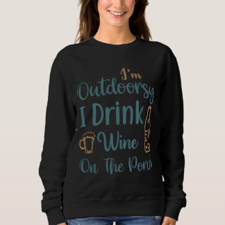 Ich bin draußen und trinke Wein auf der Veranda Sweatshirt