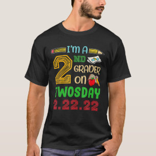 Ich bin ein 2ter Grader am 2.22.22 Uhr sonntags T-Shirt