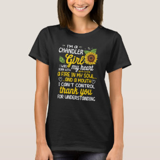 Ich bin ein Chandler Girl, das ich mit einem Feuer T-Shirt