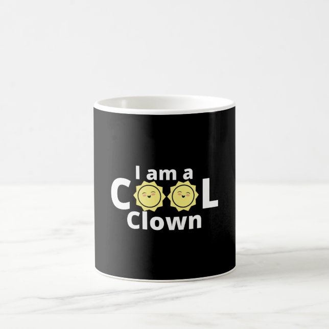 Ich bin ein cooles Clown-Design - mit gelber Sonne Kaffeetasse (Mittel)