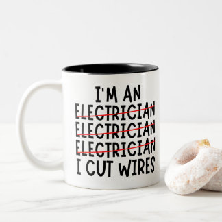 Ich bin ein Elektriker, den ich die Wires schneide Zweifarbige Tasse