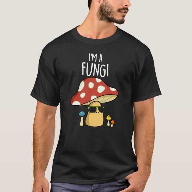 Ich bin ein Fungi Funny Mushroom Pun Dark BG T-Shirt (Vorderseite)