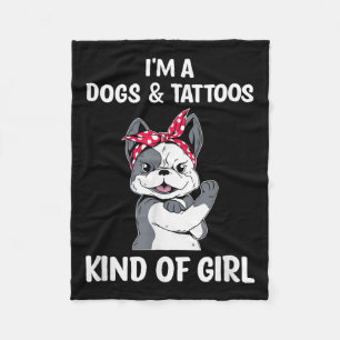 Ich bin ein Hund und Tattoos, ein Hundebesitzer vo Fleecedecke