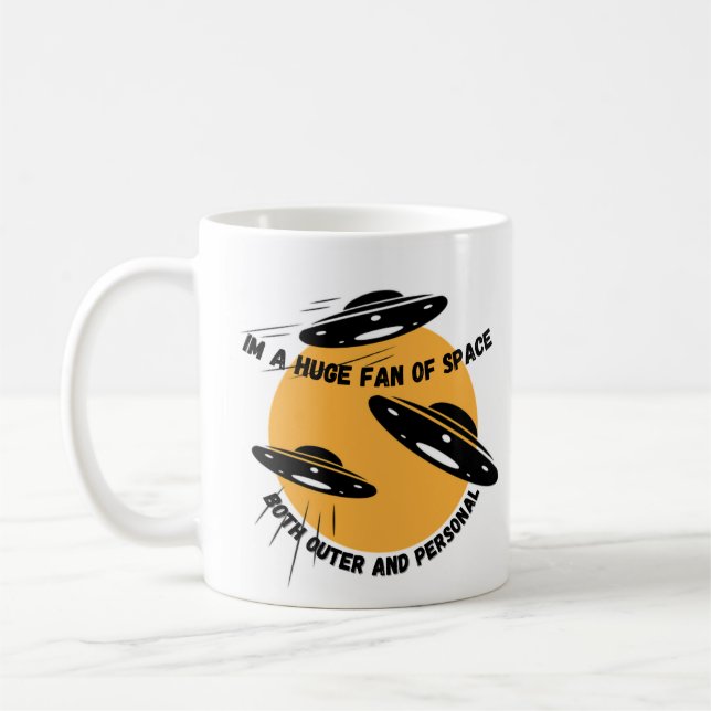 Ich bin ein riesiger Freund des Weltraums sowohl a Kaffeetasse (Links)