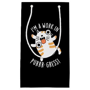 Ich bin ein Werk in Purr-gress Funny Cat Pun Dark Kleine Geschenktüte